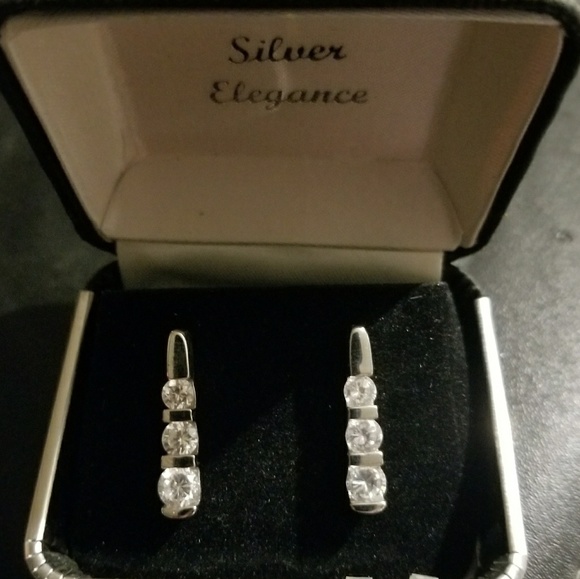 Jewelry - Silver elegance White topaz earrings